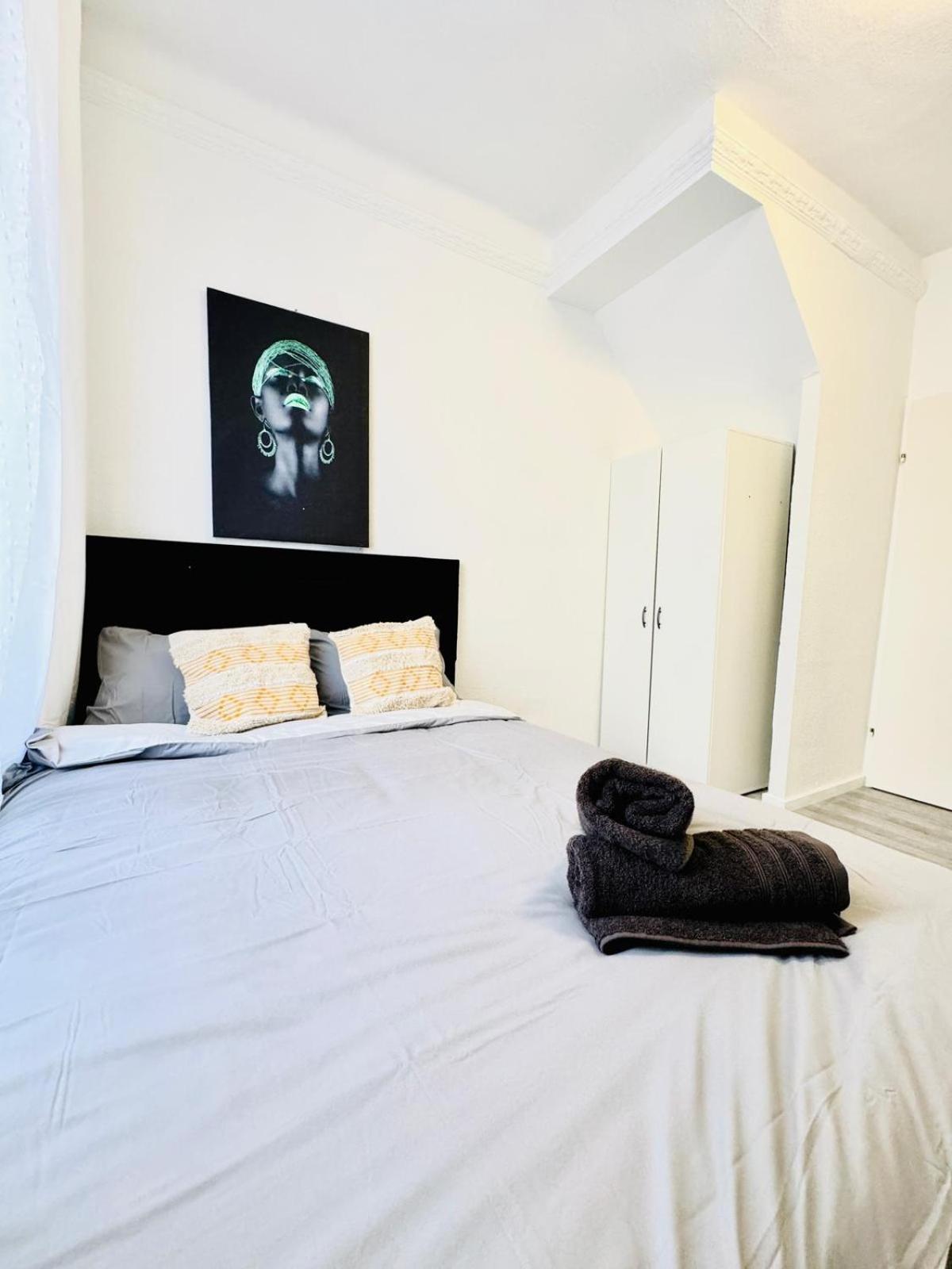 Spacious 4br For Up To 12p 10min To Fac Platz *